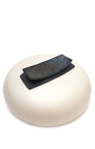 Handgefertigte Keramikurne 'Rund' weiβ mit grauen Details 