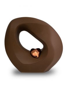 Keramikurne mahagonibraun mit bronzefarbenem Herz 'Unendlichkeit'