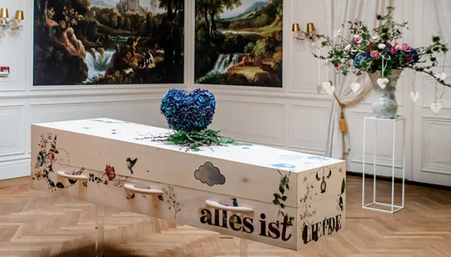 Ist ein Sarg bei einer Einäscherung in der Schweiz vorgeschrieben?